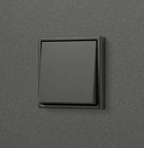 Taster im Programm LS 990 in Anthrazit im Programm LS 990, aufgenommen in leichter Perspektive