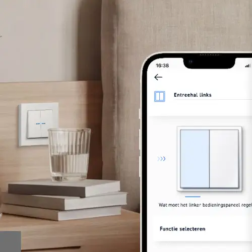 Licht en scènes kunnen flexibel worden aangestuurd via de JUNG HOME app.