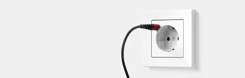 JUNG SCHUKO Steckdose mit USB-Anschluss im Programm A 550 in Alpinweiß. Die SCHUKO Steckdosen mit USB-Anschluss lädt jedes Smartphone schnell wieder auf.