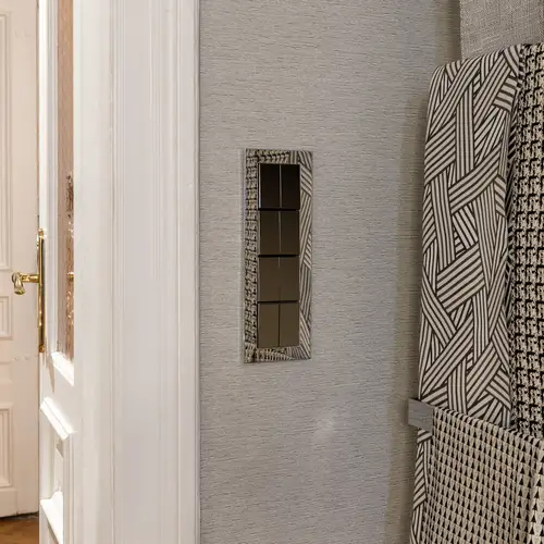 Le showroom Koszykowa 24 de Varsovie a été équipé des gammes d'interrupteurs JUNG LS 990 en laiton classique et laiton antique ainsi que A CREATION et LS PLUS.