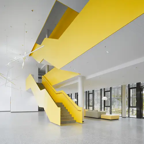 Na área da Kärcher foram instalados interruptores e tomadas das séries de interruptores LS 990 e WG 800 da JUNG. Foto: Brigida González