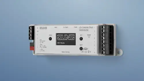 KNX LED-Controller vor blauem Hintergrund