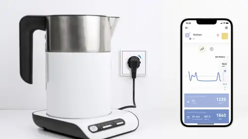 JUNG HOME SCHUKO® socket outlet and the JUNG HOME app in use with a kettle, focus on energy saving
