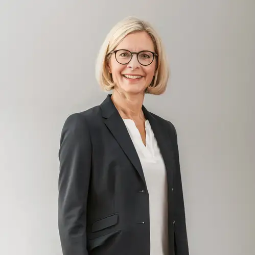 Por­t­rait­auf­nah­me von Wiebke Becker, Team Leader Pre-Marketing