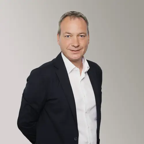 Por­t­rait­auf­nah­me von Jan Lange, Key Account Management Architektur, Region Rhein-Main Gebiet