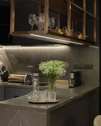 KNX push-button F 10 and sockets in British Standard, in the LS 990 programme, mounted above the worktop of a stylish, modern kitchen.