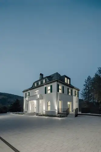 Exterior view of the JUNG Gründervilla at night