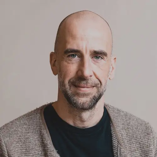 JUNG Architekturgespräche in Stuttgart 2025 - Porträt von Referent Sven Fröhlich