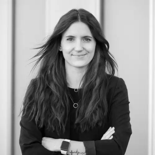 Podcast JUNG WECHSELSPANNUNG - Porträt von Sarah Geyer