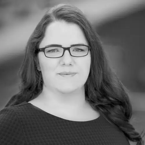 Podcast JUNG WECHSELSPANNUNG - Porträt von Tina Frenzel