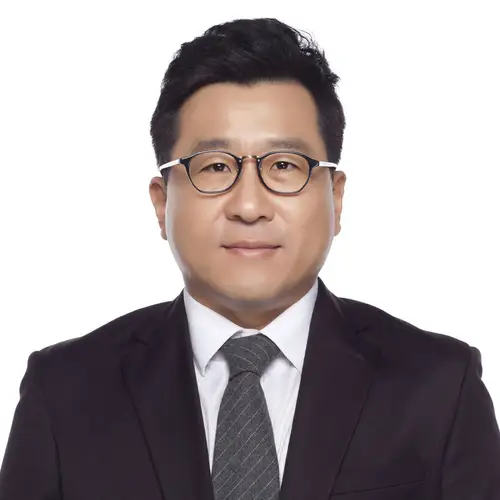 Porträt von Dong-Silk Kim