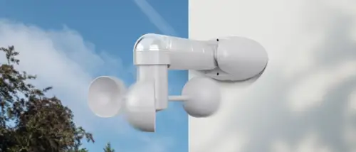 Weather station in perspective mounted on a house wall.