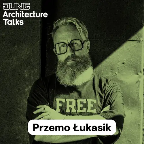 Portraitaufnahme von Przemo Łukasik für die Architekturgespräche in Warschau.