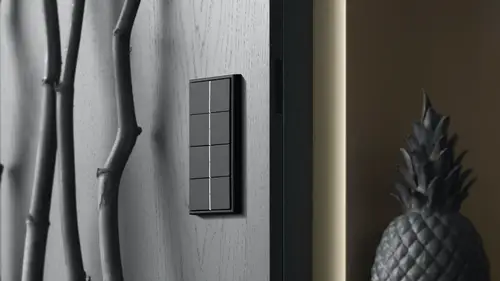 KNX Taster F 40 im Schalterprogramm LS 990 in Graphitschwarz matt.