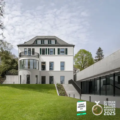 Rückansicht der JUNG Gründervilla und des Neubaus
Copyright: Henrik Schipper