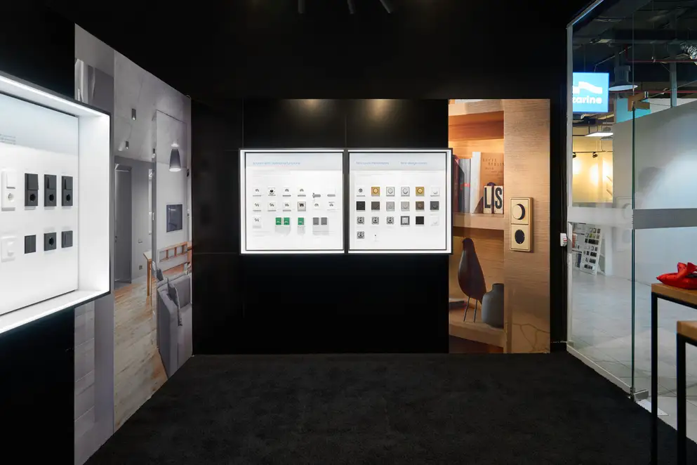 JUNG Brandstore in Almaty, Präsentationsdisplays und Ambiente-Darstellungen