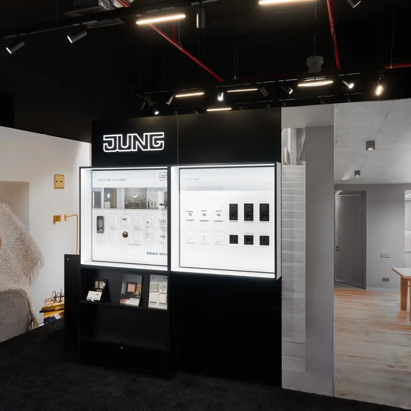 JUNG Brandstore in Almaty, Präsentationsdisplays und Ambiente-Darstellungen