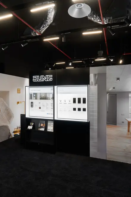 JUNG Brandstore in Almaty, Präsentationsdisplays und Ambiente-Darstellungen