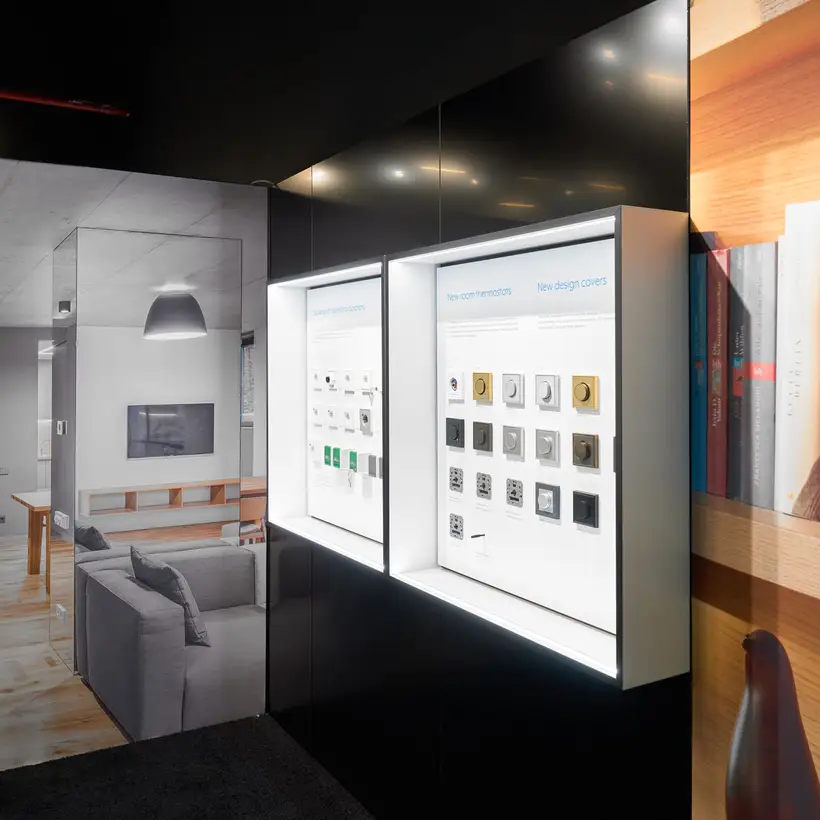 JUNG Brandstore in Almaty, Präsentationsdisplays und Ambiente-Darstellungen