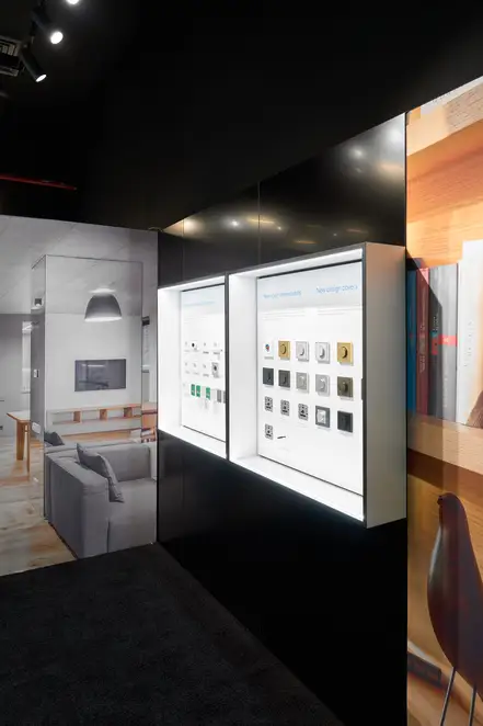 JUNG Brandstore in Almaty, Präsentationsdisplays und Ambiente-Darstellungen