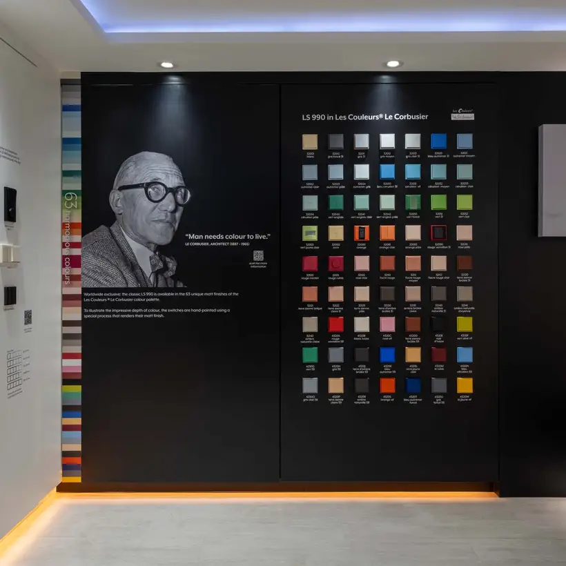 Brandstore in Bangkok, Präsentationsdisplays mit verschiedenen Ausführungen des Programms LS 990 sowie LS 990 in Les Couleurs® Le Corbusier