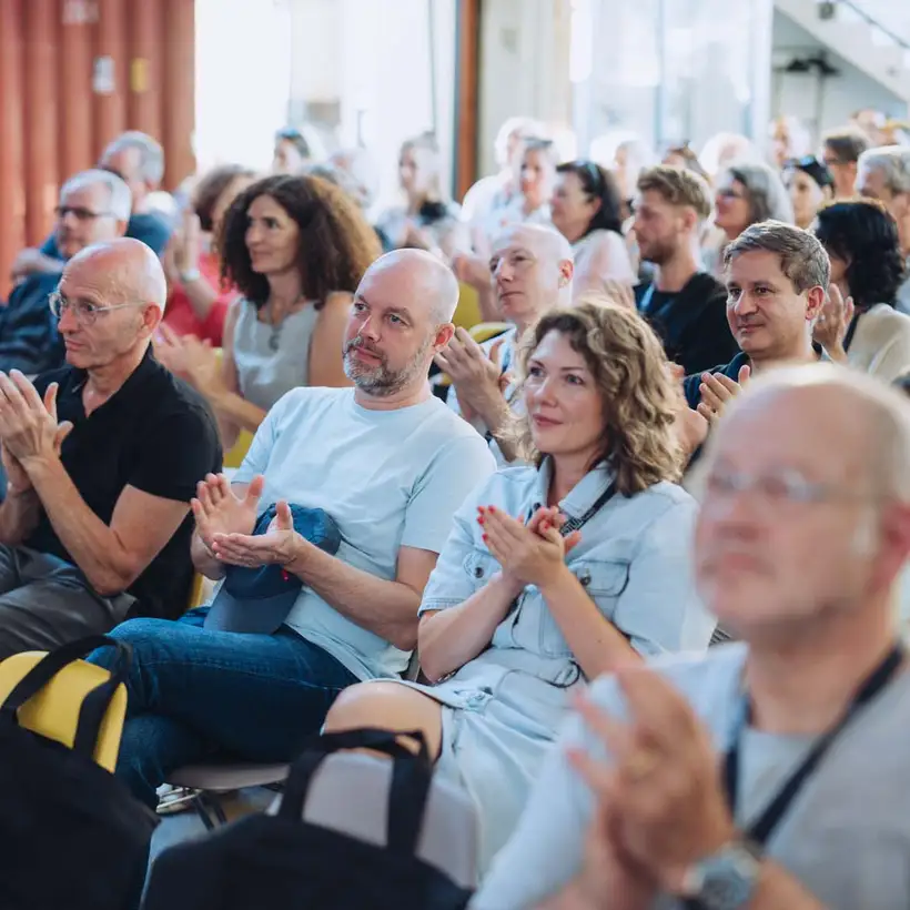 Architekturgespräche in Freiburg 2024, Beifall gebendes Publikum