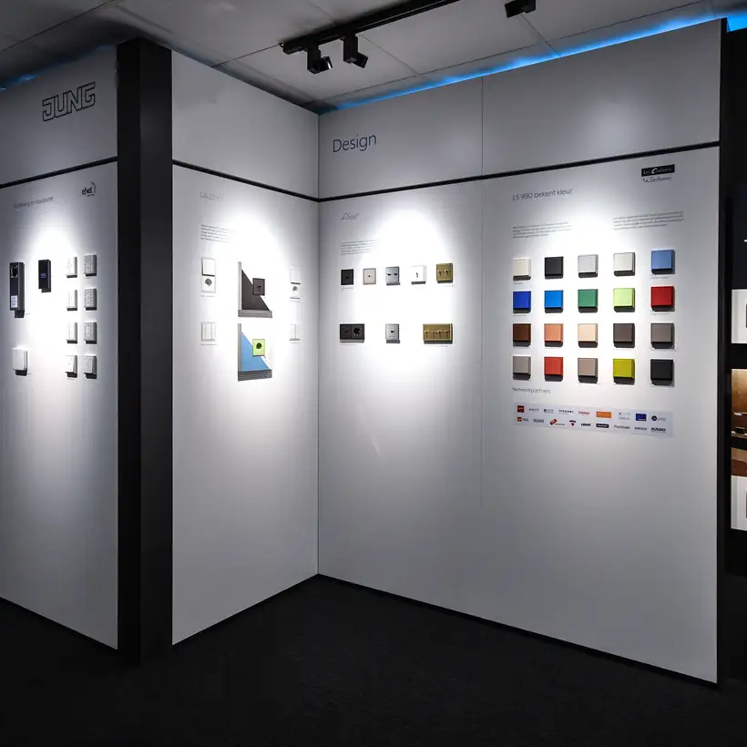 JUNG Brandsection Hateha, Präsentationsdisplays verschiedener Produkte