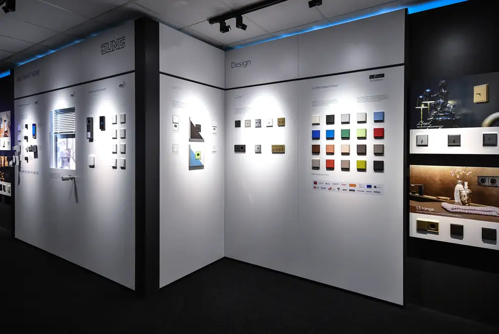 JUNG Brandsection Hateha, Präsentationsdisplays verschiedener Produkte