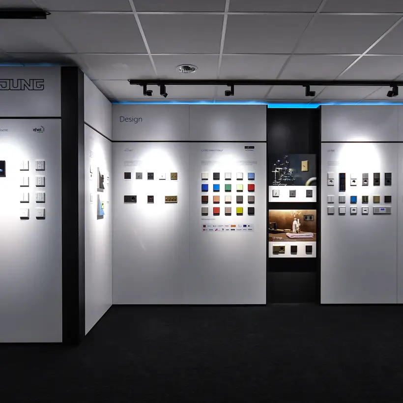 JUNG Brandsection Hateha, Präsentationsdisplays verschiedener Produkte