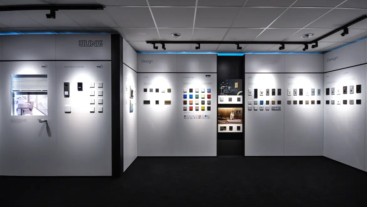 JUNG Brandsection Hateha, Präsentationsdisplays verschiedener Produkte