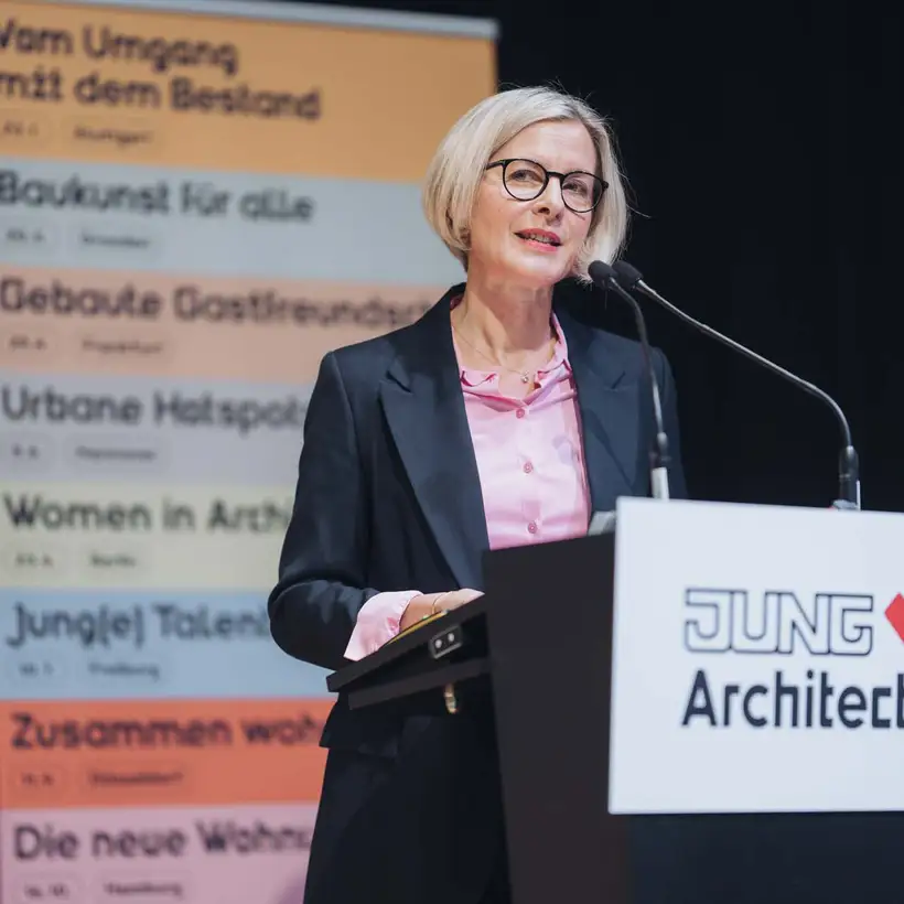 Architekturgespräche in Stuttgart 2025, Moderation auf Bühne