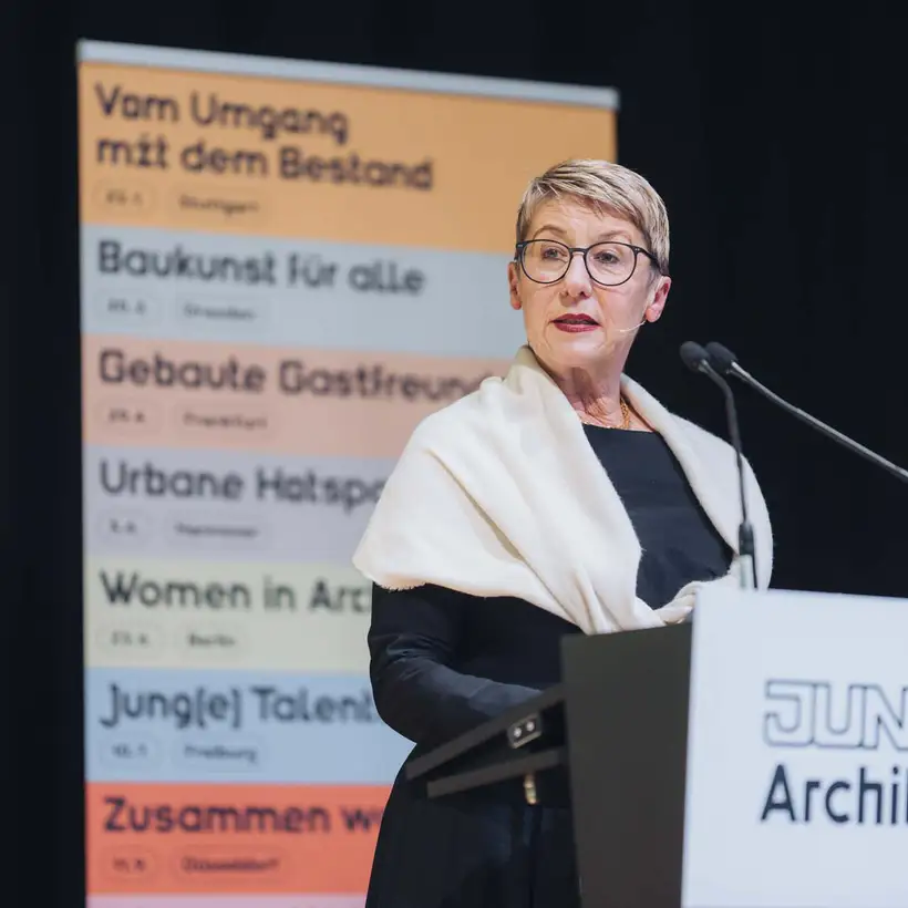 Architekturgespräche in Stuttgart 2025, Referentin auf Bühne