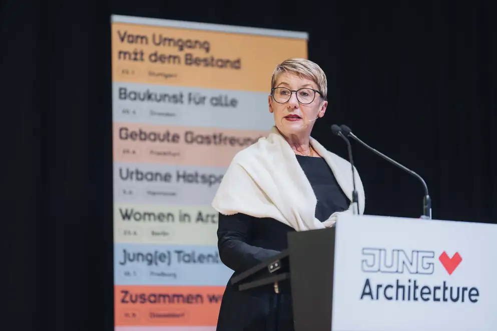 Architekturgespräche in Stuttgart 2025, Referentin auf Bühne