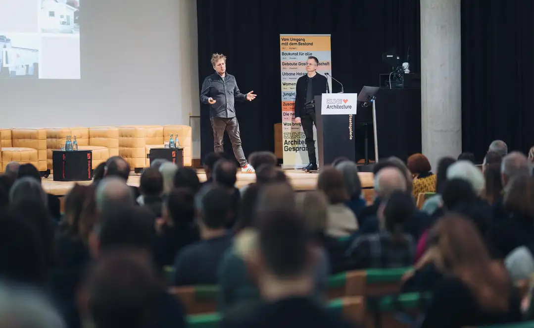Architekturgespräche in Stuttgart 2025, Referenten auf Bühne vor Publikum