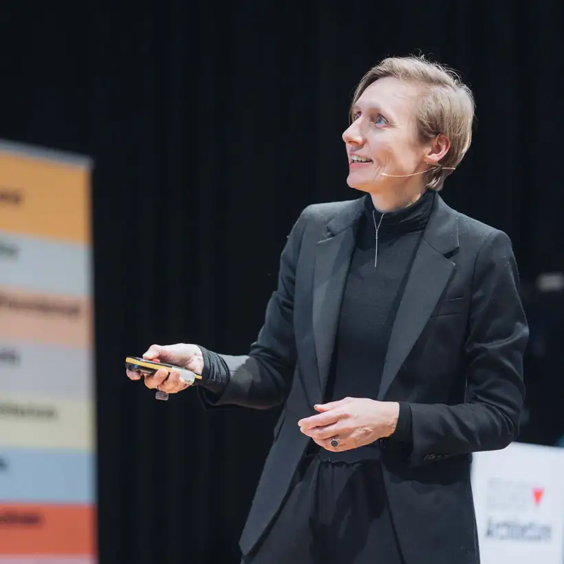 Architekturgespräche in Stuttgart 2025, Referentin auf Bühne