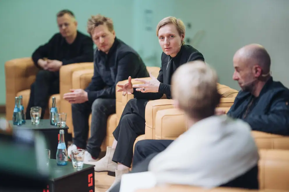 Architekturgespräche in Stuttgart 2025, Podiumsdiskussion auf Bühne