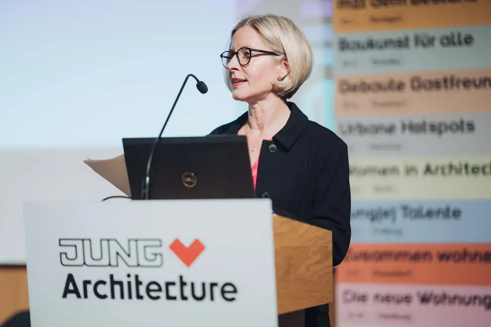 Architekturgespräche in Dresden 2025, Anmoderation am Rednerpult
