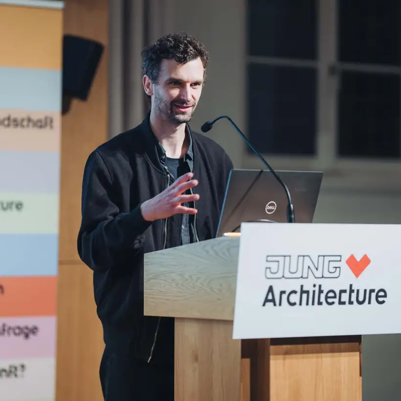 Architekturgespräche in Dresden 2025, Referent auf Bühne