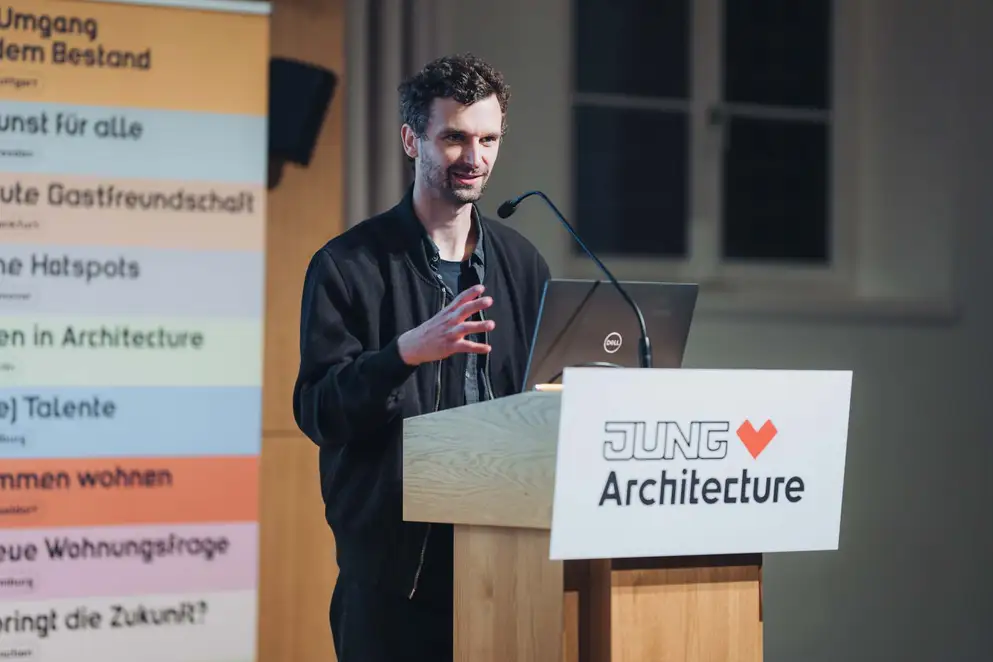 Architekturgespräche in Dresden 2025, Referent auf Bühne