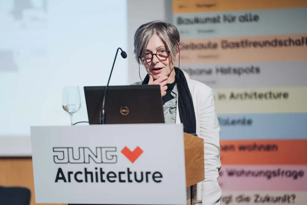 Architekturgespräche in Dresden 2025, Referentin auf Bühne