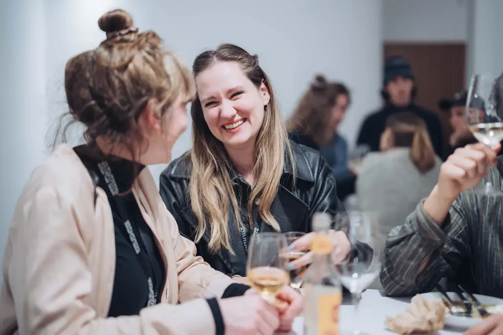 Architekturgespräche in Dresden 2025, Besucherinnen im Gespräch