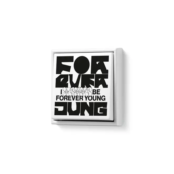 JUNG Unique & IFG LS 990 Schalter in Alpinweiß mit der Aufschrift "Forever JUNG"