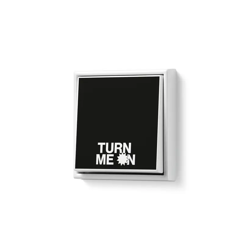 JUNG Unique & IFG LS 990 Schalter mit der Aufschrift "Turn me On"