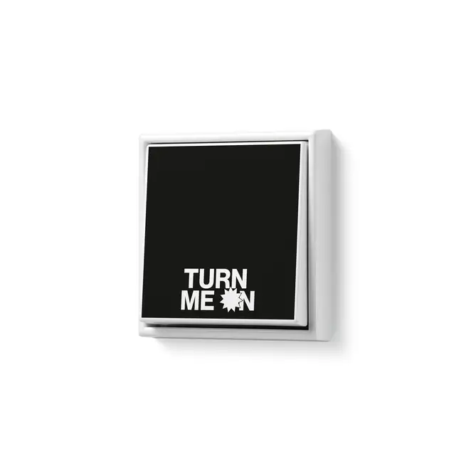 JUNG Unique & IFG LS 990 Schalter mit der Aufschrift "Turn me On"