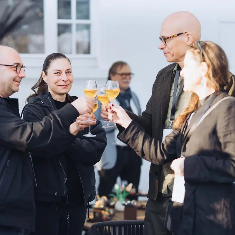 Elbgespräche 2025 / HÄUSER AWARD - Konversation betreibende Teilnehmerinnen und Teilnehmer