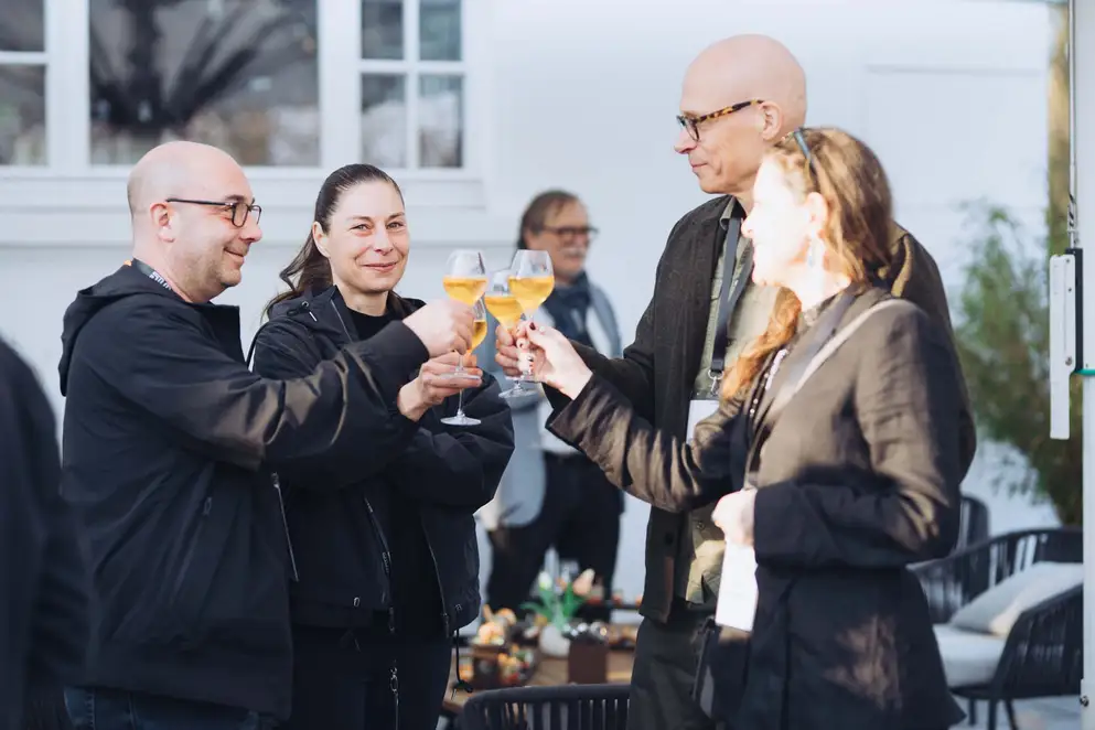 Elbgespräche 2025 / HÄUSER AWARD - Konversation betreibende Teilnehmerinnen und Teilnehmer