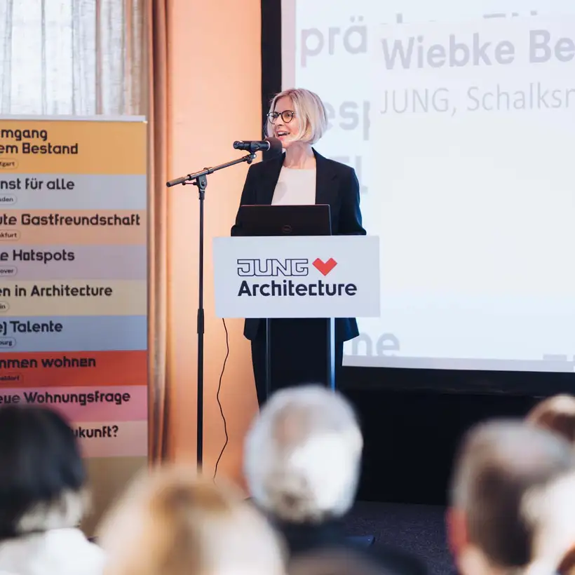 Elbgespräche 2025 / HÄUSER AWARD - Anmoderation durch Wiebke Becker