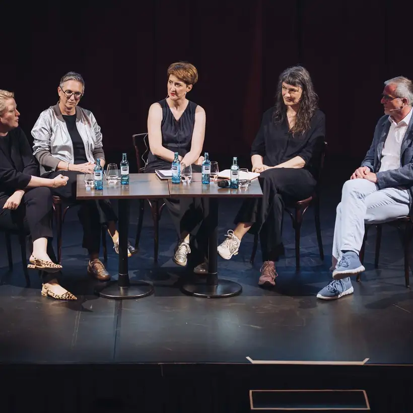 Architekturgespräche in Berlin 2025, Blick auf Bühne während Podiumsdiskussion