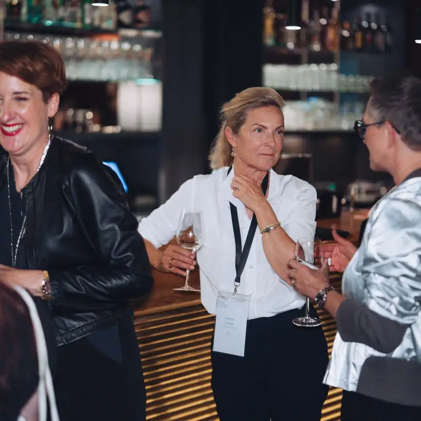 Architekturgespräche in Berlin 2025, Besucherin und Referentinnen beim Get-together
