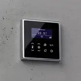 Der Raumtemperaturregler FanCoil schafft als konventionelle Ausführung oder als KNX-Gerät die optimale Temperatur im Hotelzimmer.